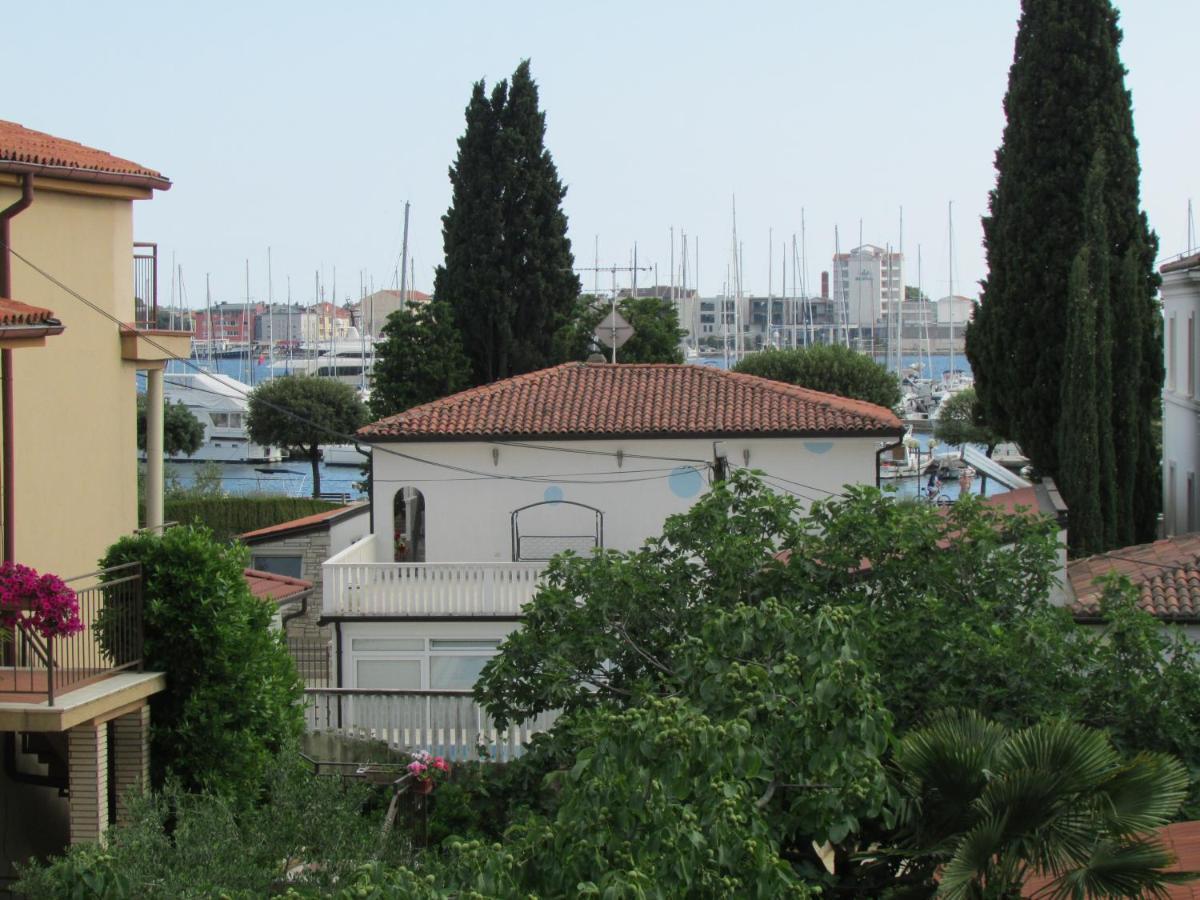 Apartments By The Sea Umag - 2528 Buitenkant foto